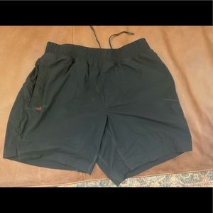 Rhône versatility black shorts. M